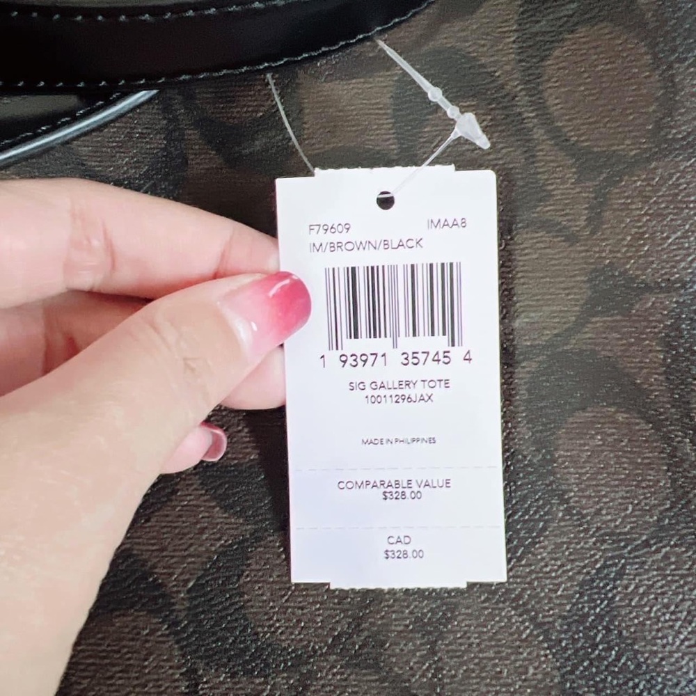 NWT - Only 1 Left- COACH Gallery Tote In Signature Canvas -Beautiful and Useful - Picture 11 of 16